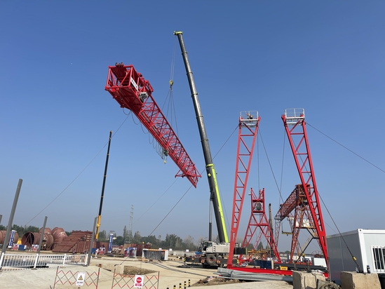 【建功在一线】仙桃二期项目两台50吨龙门吊安装完成.jpg